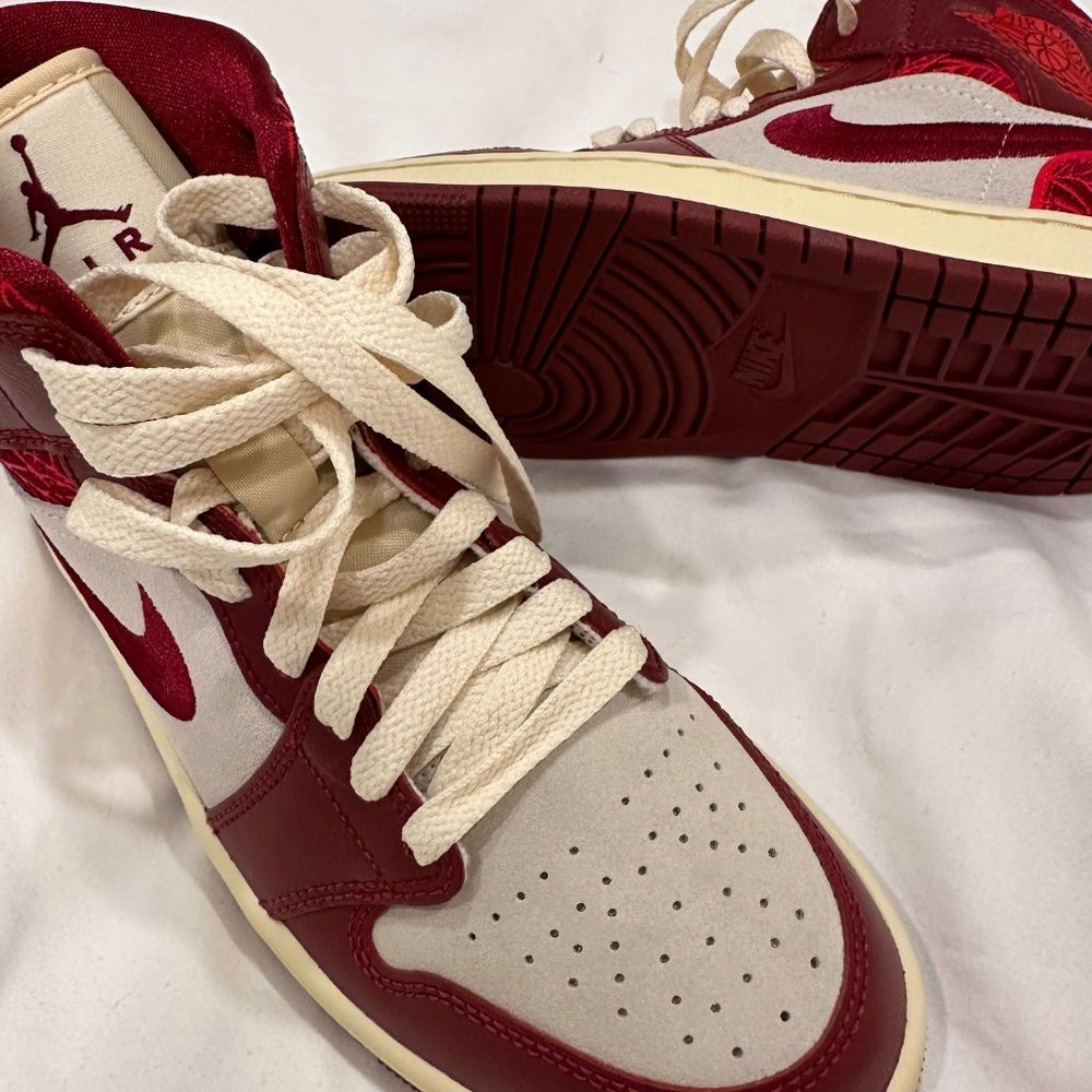Air Jordan 1 Mid Sneaker Red - Picture 9 of 9